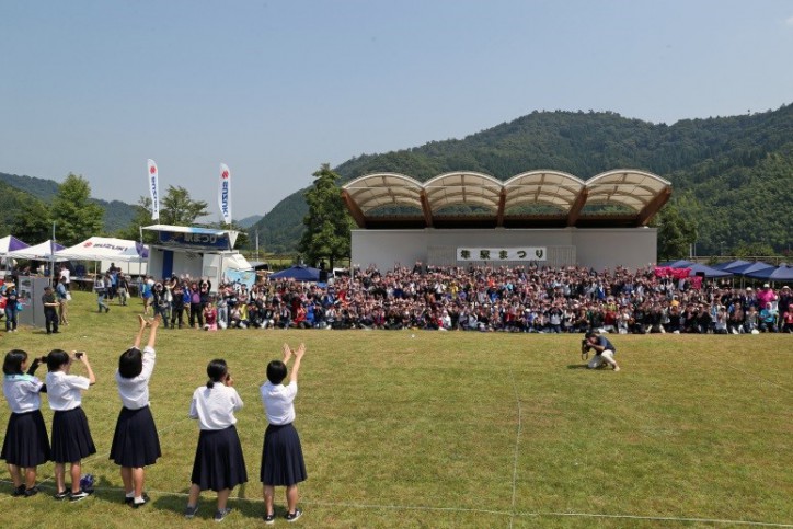 地域主導のブランド・コミュニティ　地元の子供たちも積極的に参加している